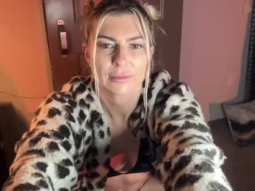 girl Hot Girl Cam with chloecumz4u