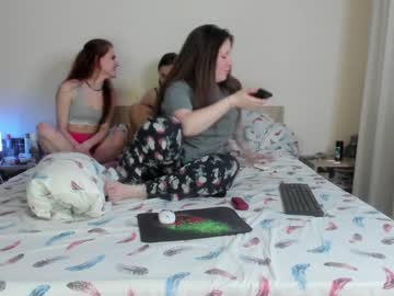 couple Hot Girl Cam with family2girl